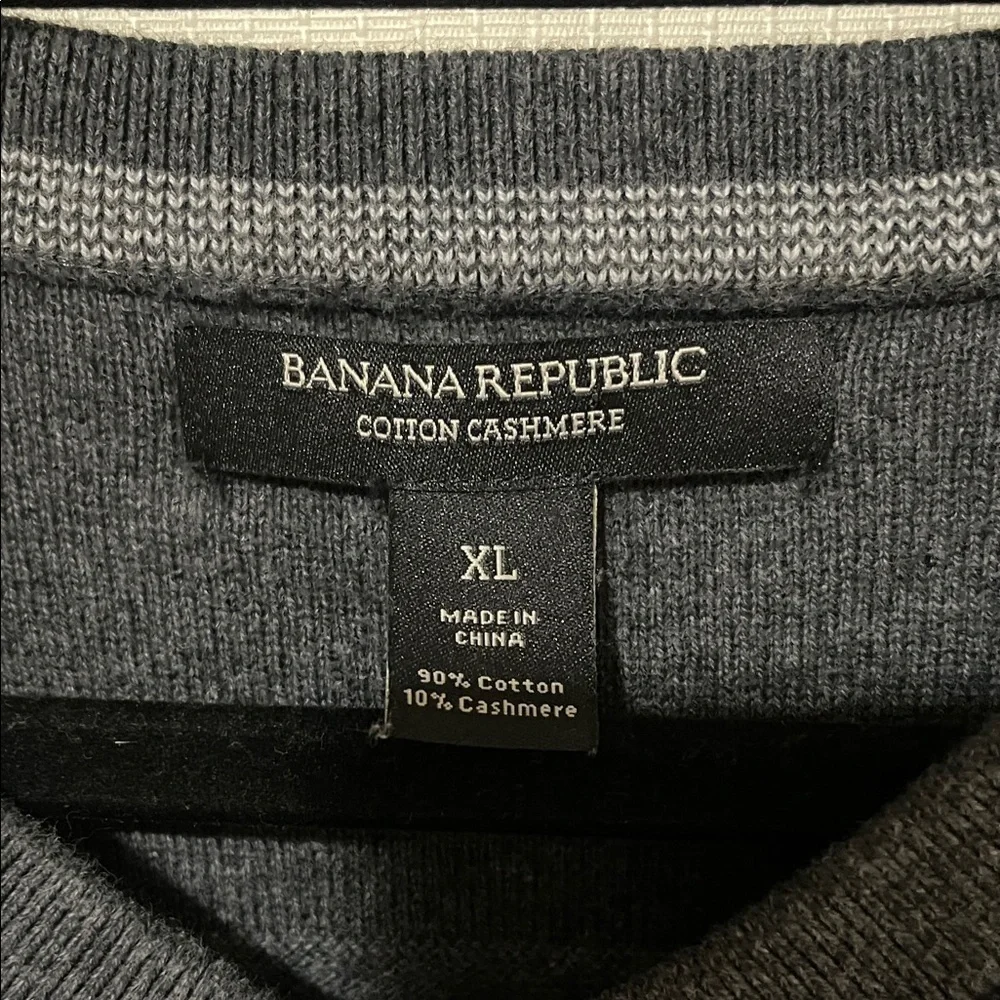 Banana Republic Cashmere Blend Charcoal V-Neck Sweater Men’s Size XL Like New